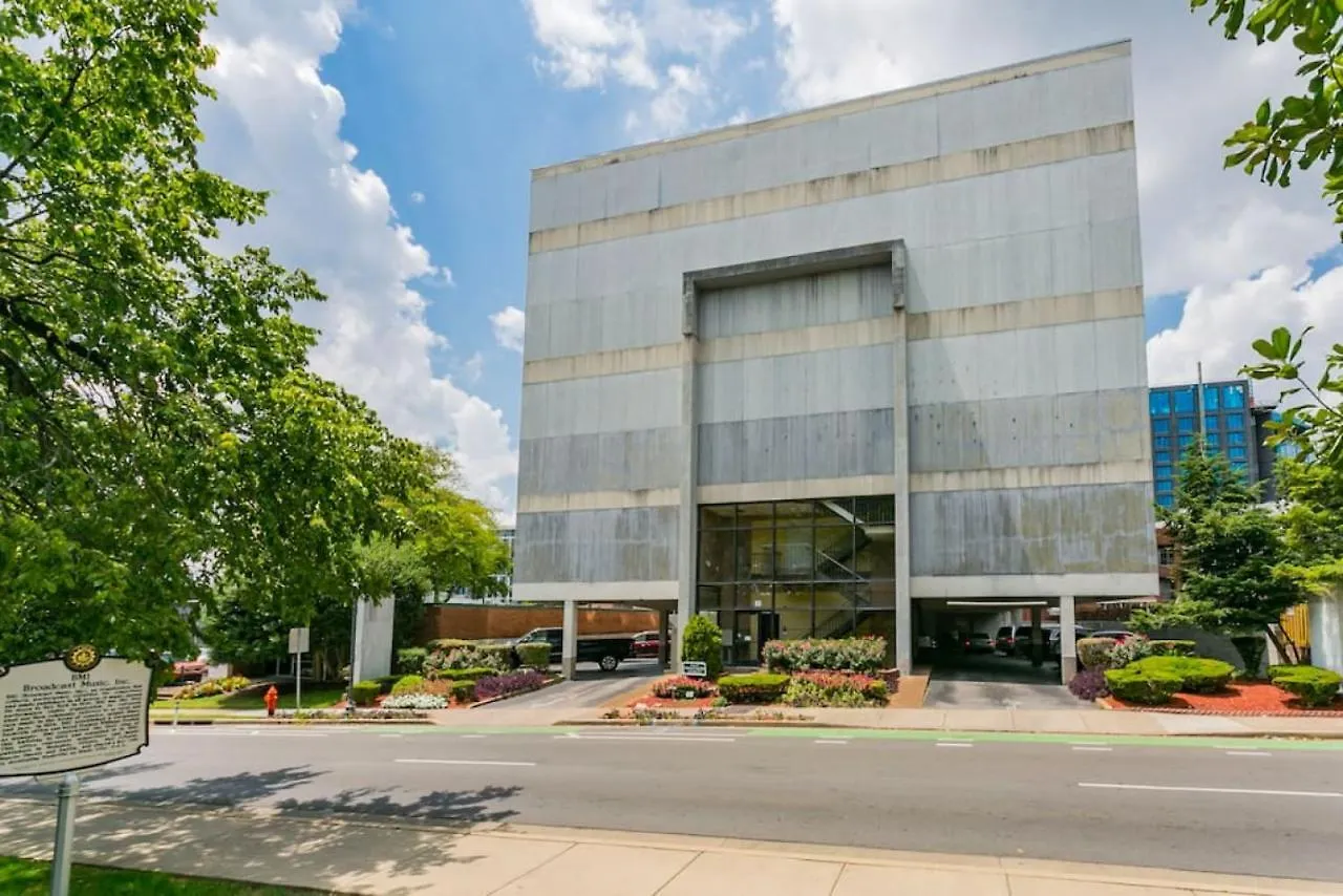 Elvis Hotel But Modernized 3 Beds Pool Parking Nashville United States
